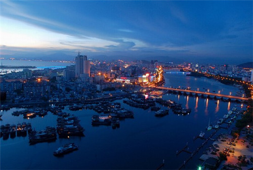 伊犁秋景去哪里好玩（伊犁秋景去哪里好玩一点）